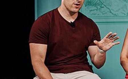 ব্রায়ান চেস্কি এর জীবনী | Biography of Brian Chesky