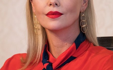 চার্লিজ থেরন এর জীবনী | Biography Of Charlize Theron