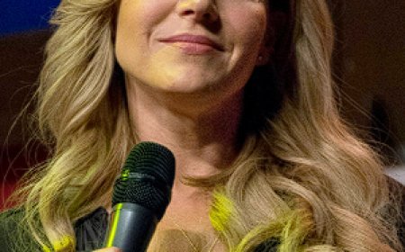 Biography Of Julie Benz