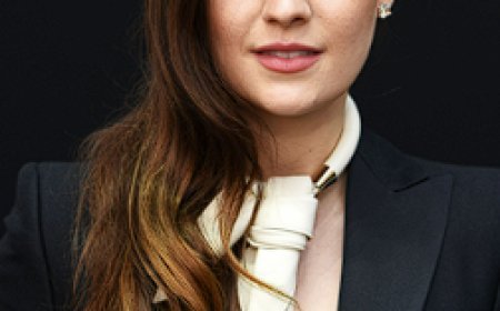 biography of Sophie Skelton