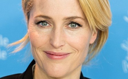 জিলিয়ান অ্যান্ডারসন এর জীবনী | Biography Of Gillian Anderson