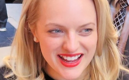 এলিজাবেথ মস এর জীবনী | Biography Of Elisabeth Moss
