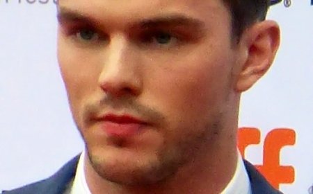 নিকোলাস হল্ট এর জীবনী | Biography of  Nicholas Hoult