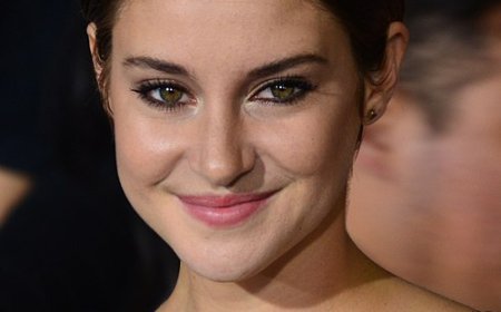 শেইলিন উডলি এর জীবনী | Biography Of  Shailene Woodley