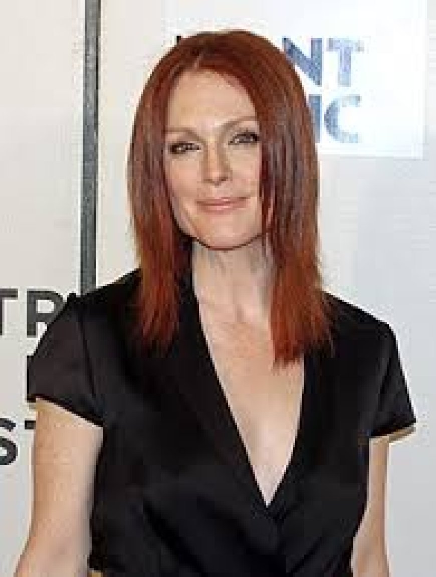 জুলিয়ান মুর এর জীবনী | Biography of Julianne Moore