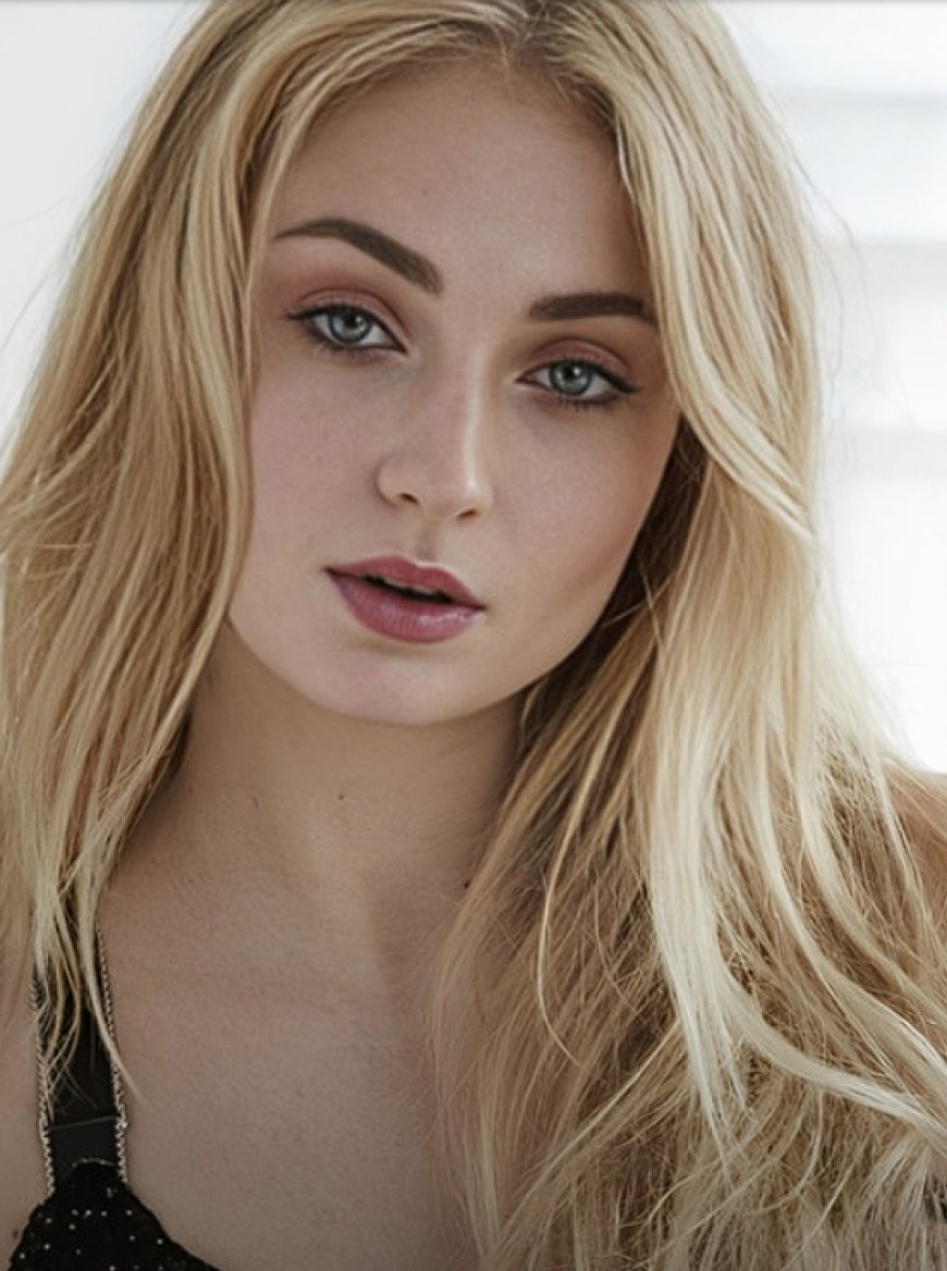 Biography Of Sophie Turner