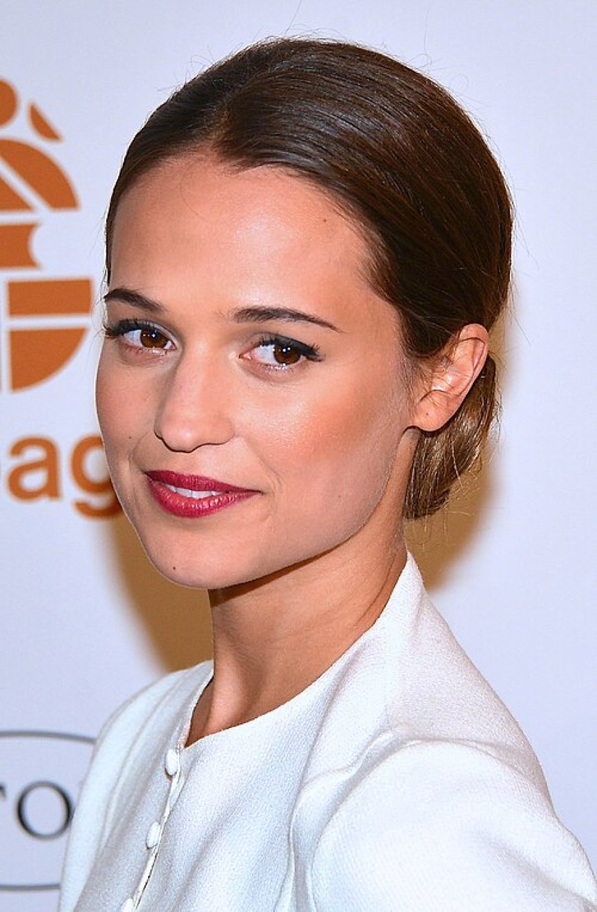 আলিসিয়া ভিকান্দার এর জীবনী | Biography Of Alicia Vikander