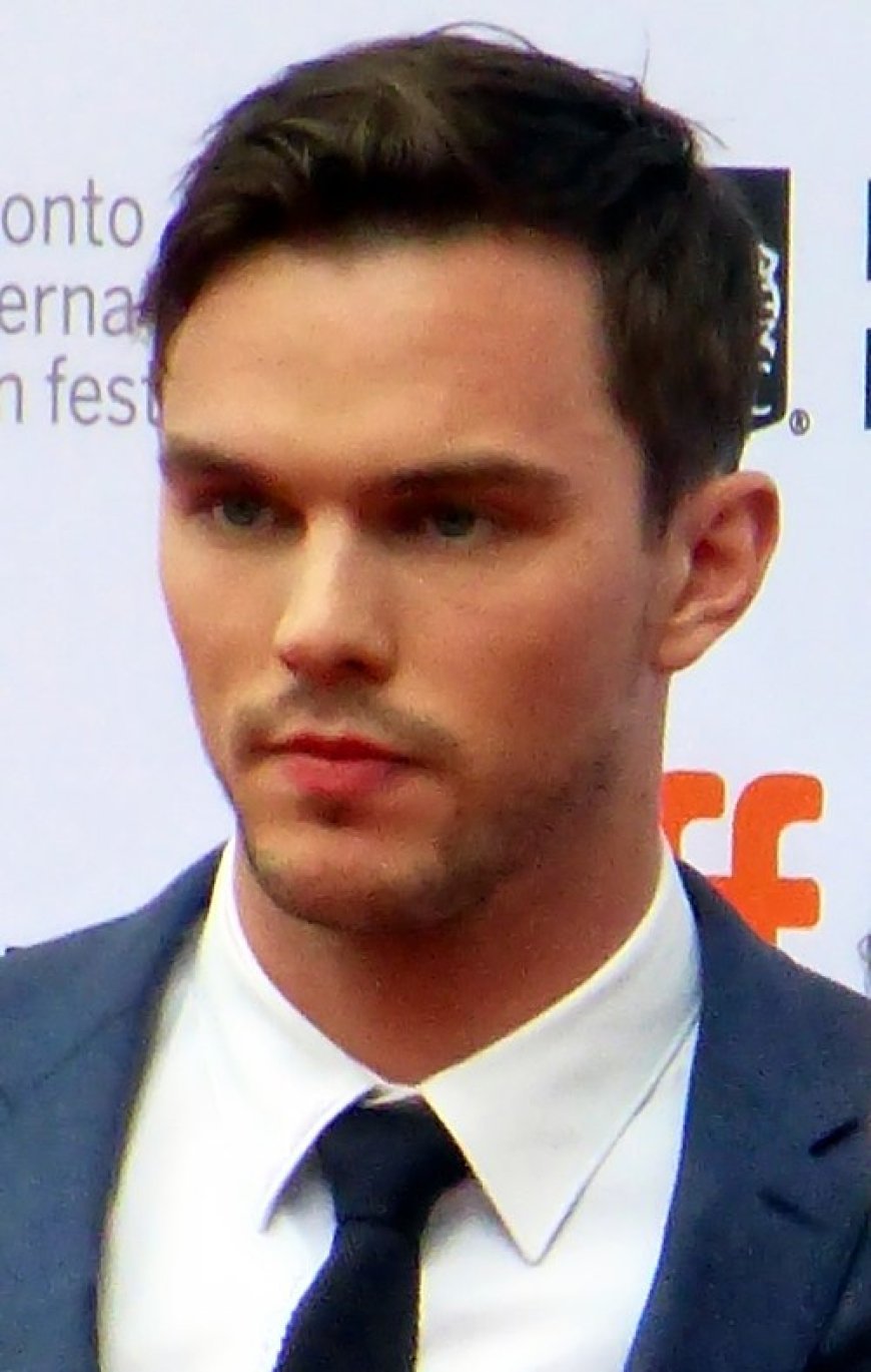 নিকোলাস হল্ট এর জীবনী | Biography of Nicholas Hoult