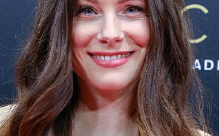 biography of Caroline Dhavernas