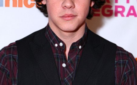 biography of Munro Chambers