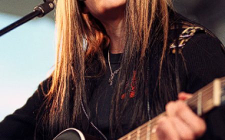 biography of Avril Lavigne