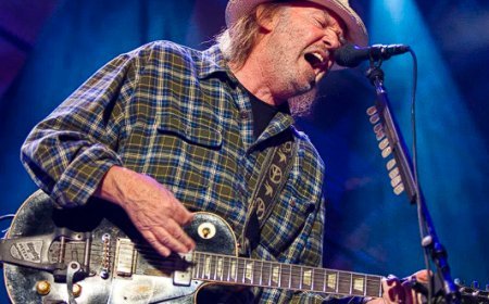 biography of Neil Young