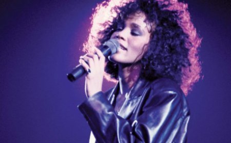 biography of Whitney Houston