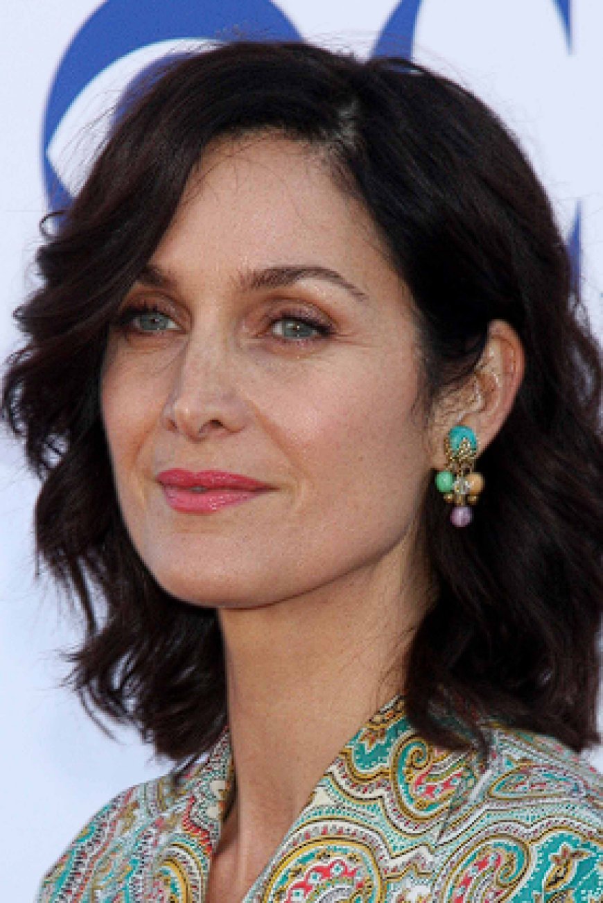 biography of Carrie-Anne Moss