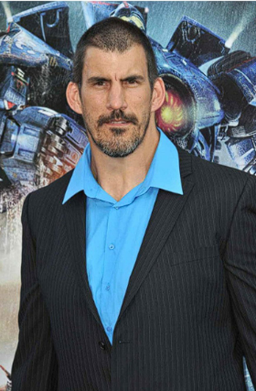 biography of Robert Maillet